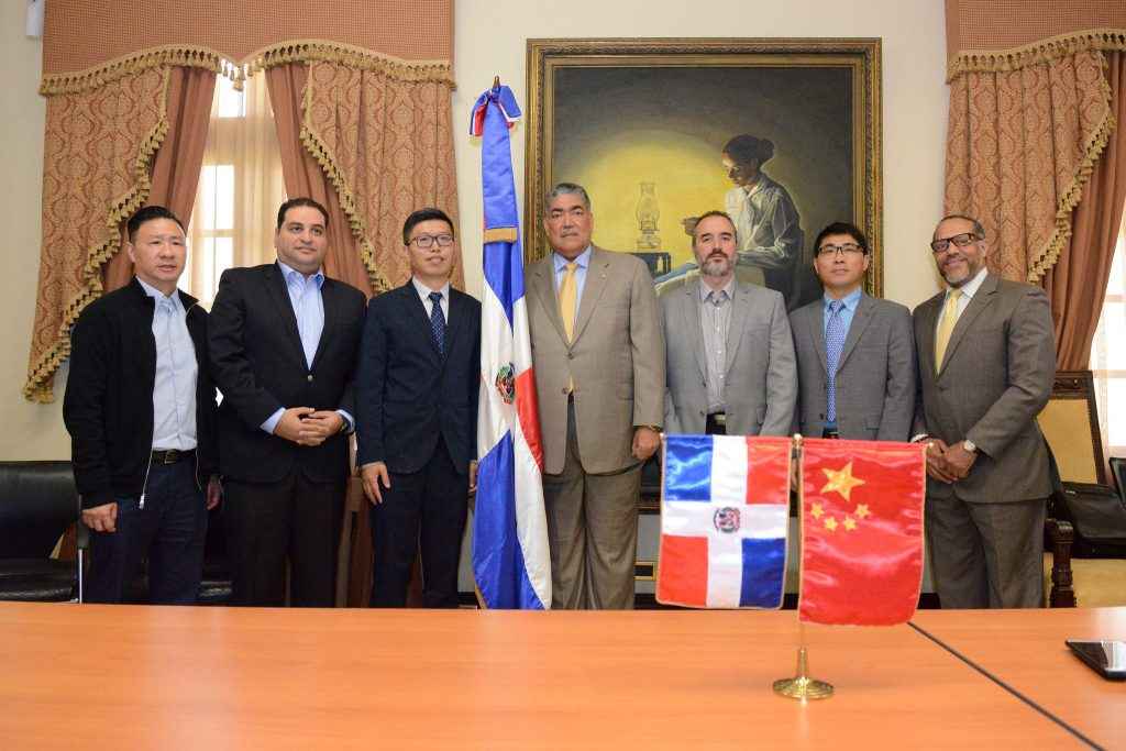Inversionistas interesados en el mercado dominicano ministro Miguel Mejía recibe representantes de constructora China CSCEC