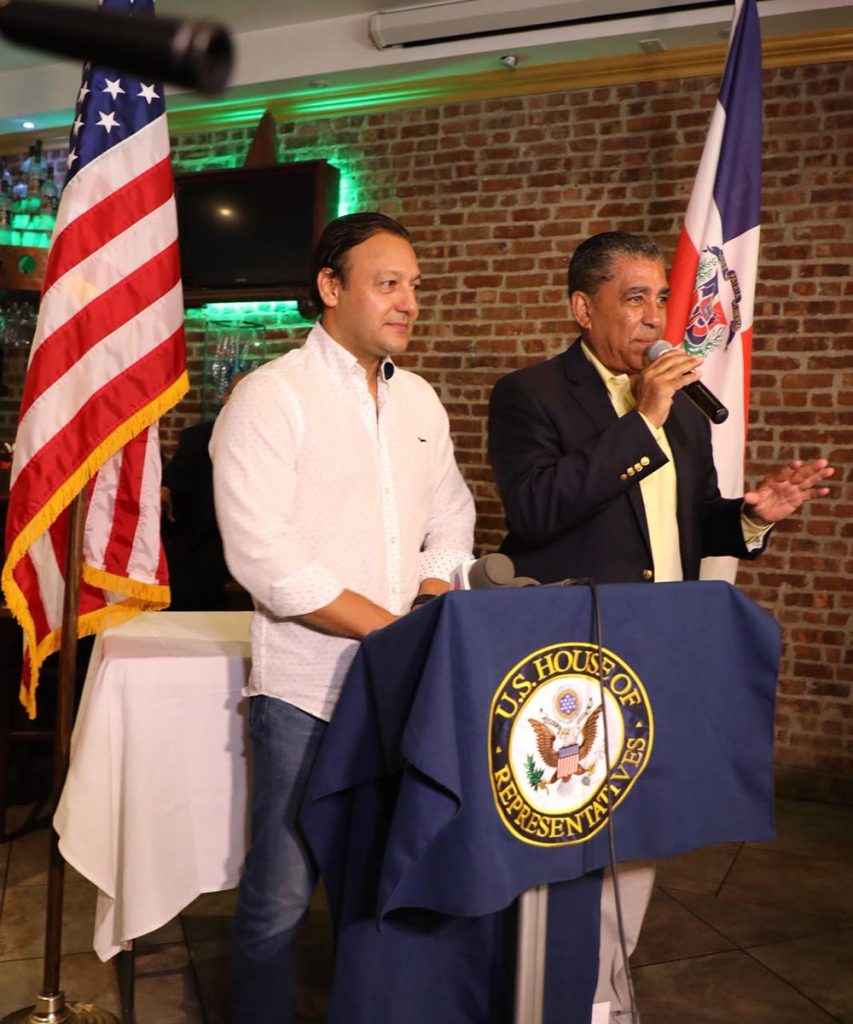 El congresista Adriano Espaillatda la bienvenida a Abel Martinez