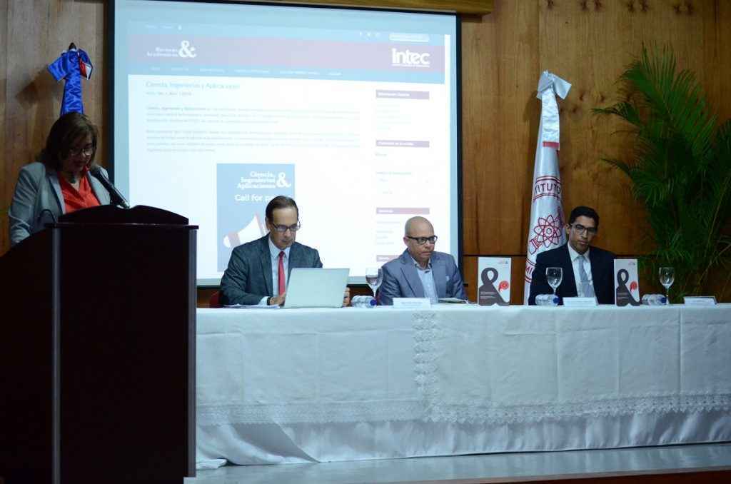 Arturo del Villar Víctor Gómez Valenzuela y Kalil Erazo durante la presentación de la revista