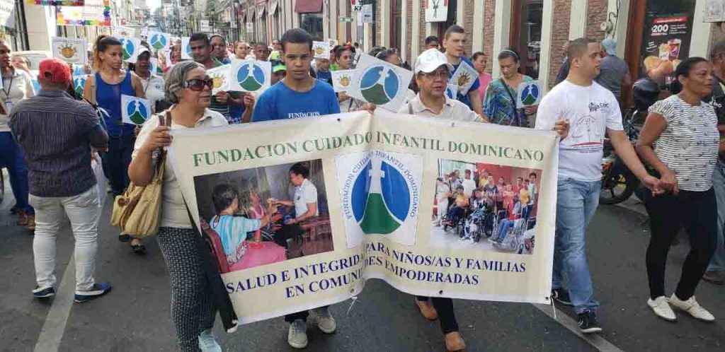 Marchan en Santiago por inclusión