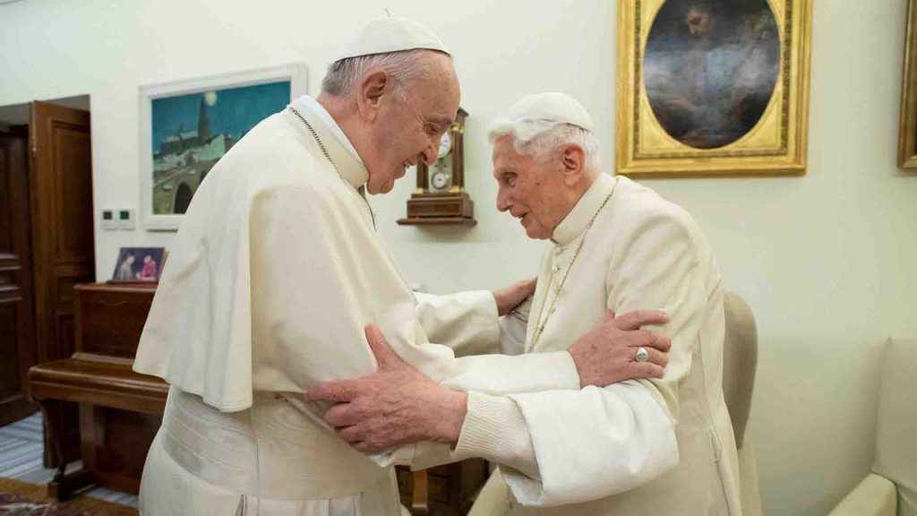 papa Francisco visitó a Benedicto XVI