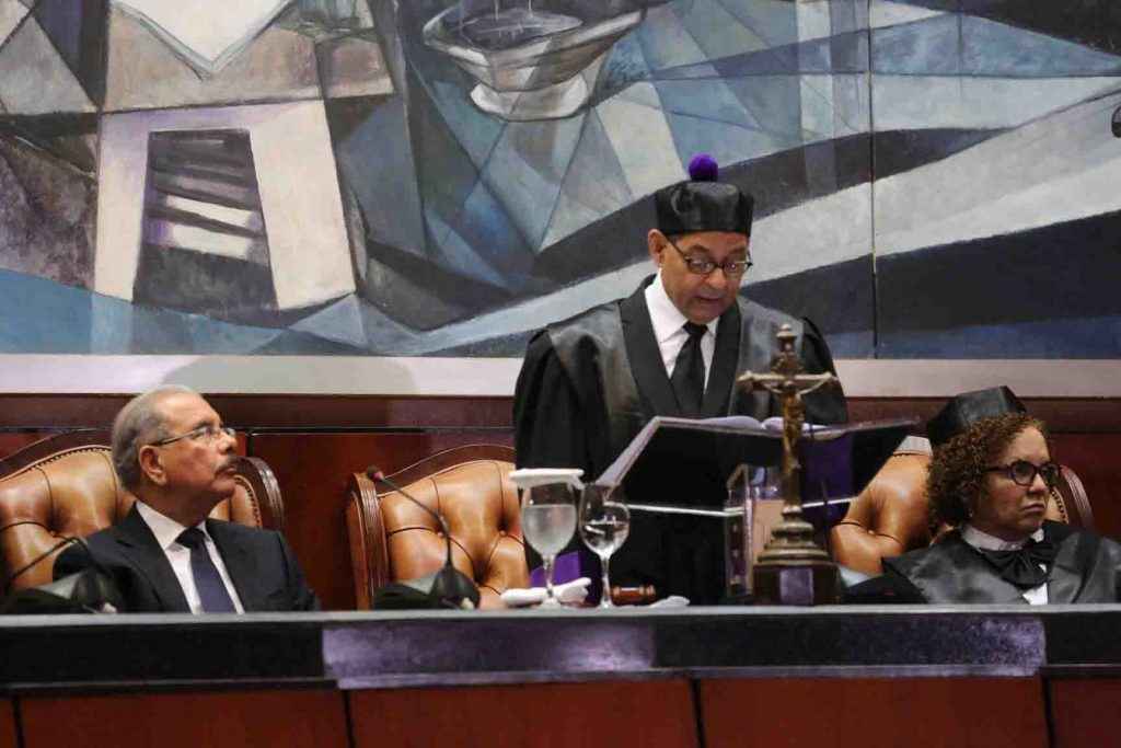 Presidente Medina asiste Día del Poder Judicial