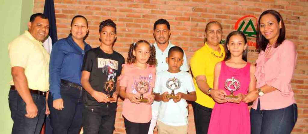 Cooperativa La Altagracia premia a atletas
