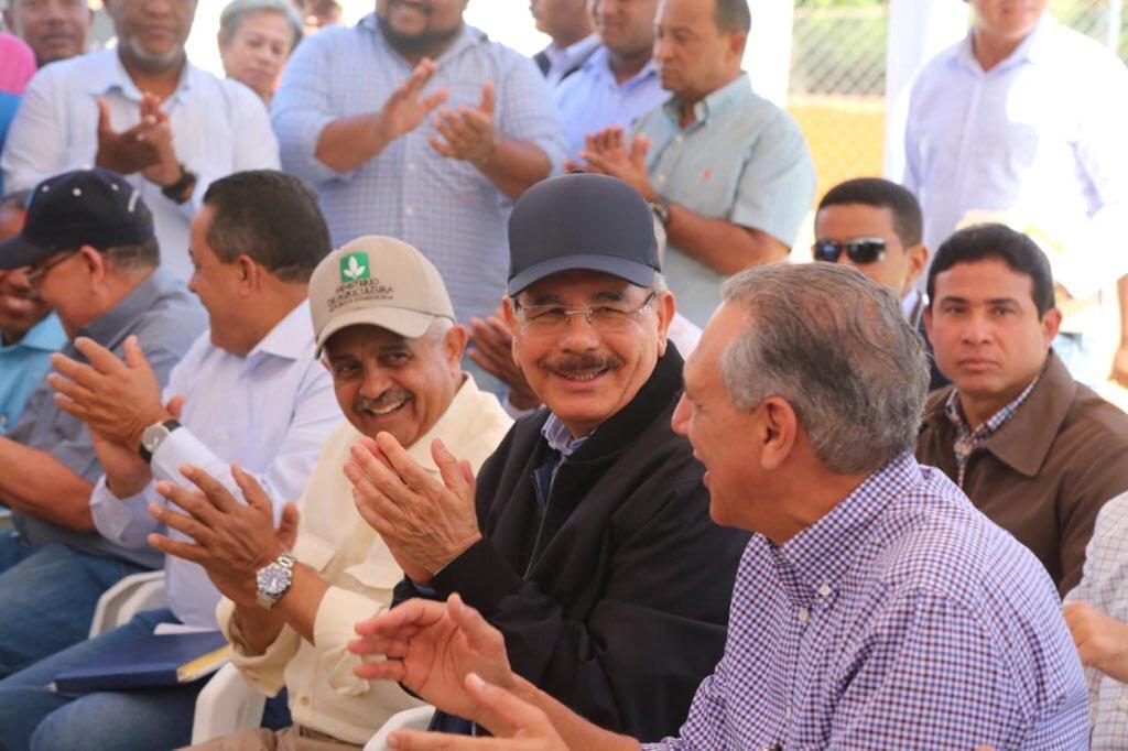 Danilo Medina impulsa producción en El Peñón