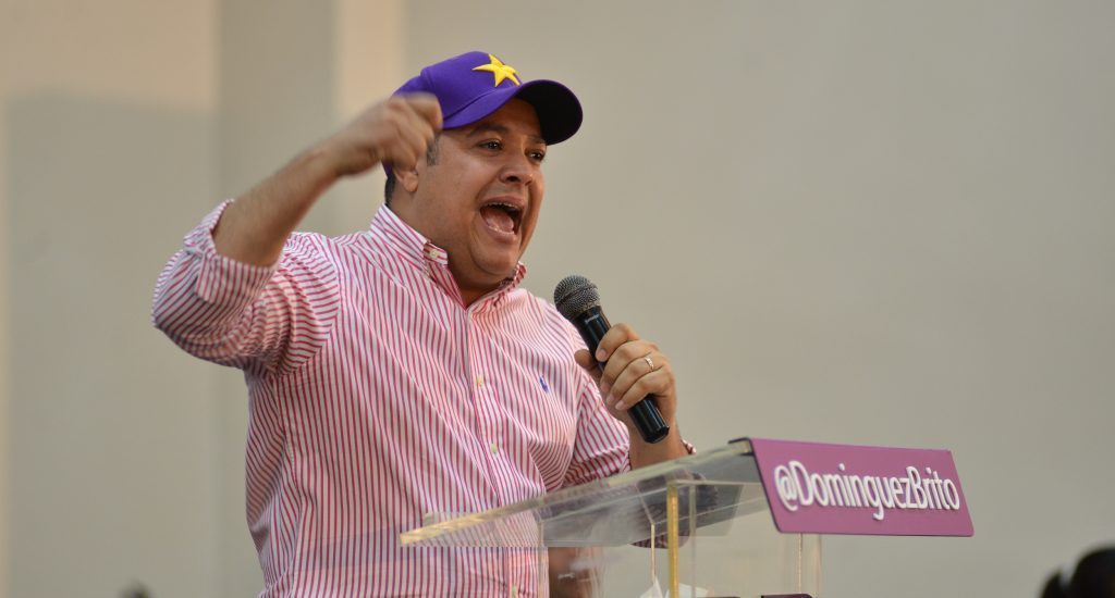 Dirigentes peledeistas apoyan quema de gorra de Domínguez Brito