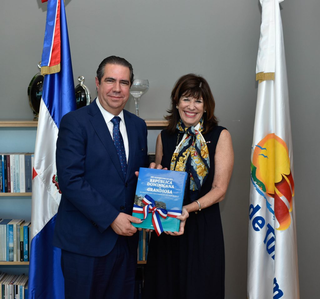 Ministro de Turismo recibe visita de embajadora de EE.UU