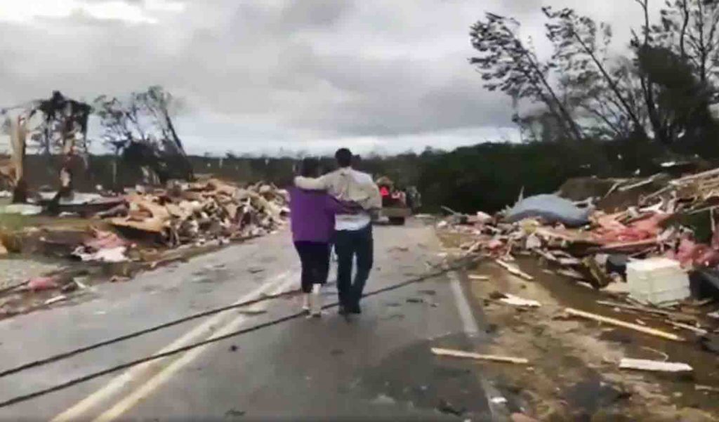 tornado en Alabama