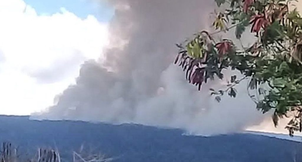 Incendio consume área boscosa en Sierra de Bahoruco