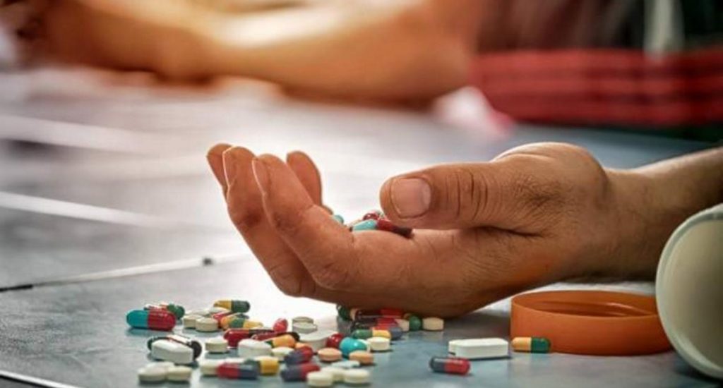 Joven intenta suicidarse tomando 15 pastillas de acetaminofén