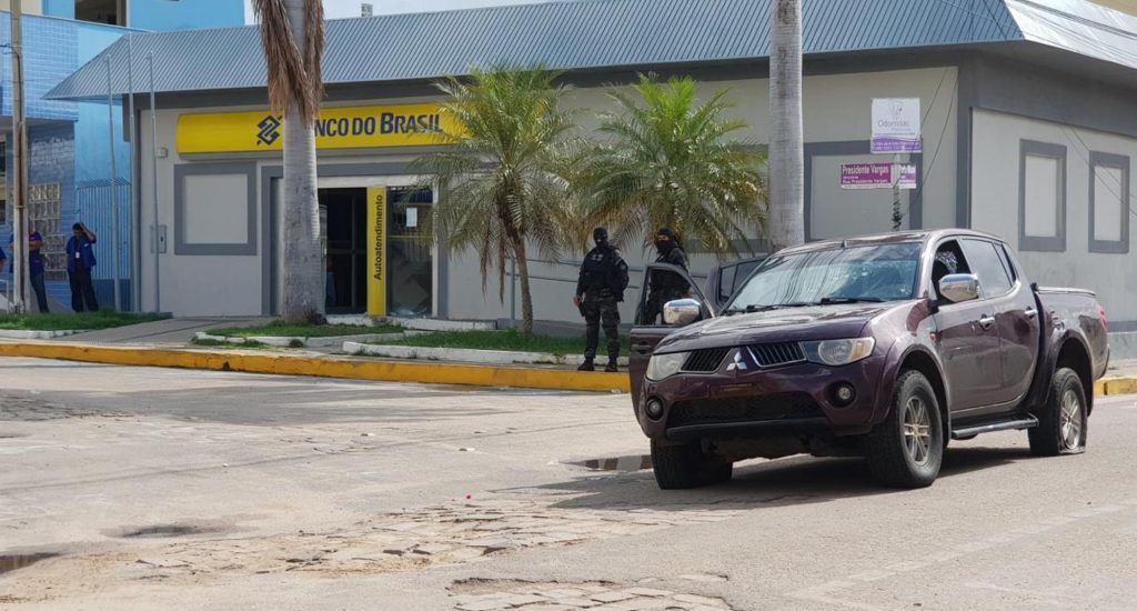 Once muertos en tiroteo tras intento robo fallido en dos bancos de Brasil