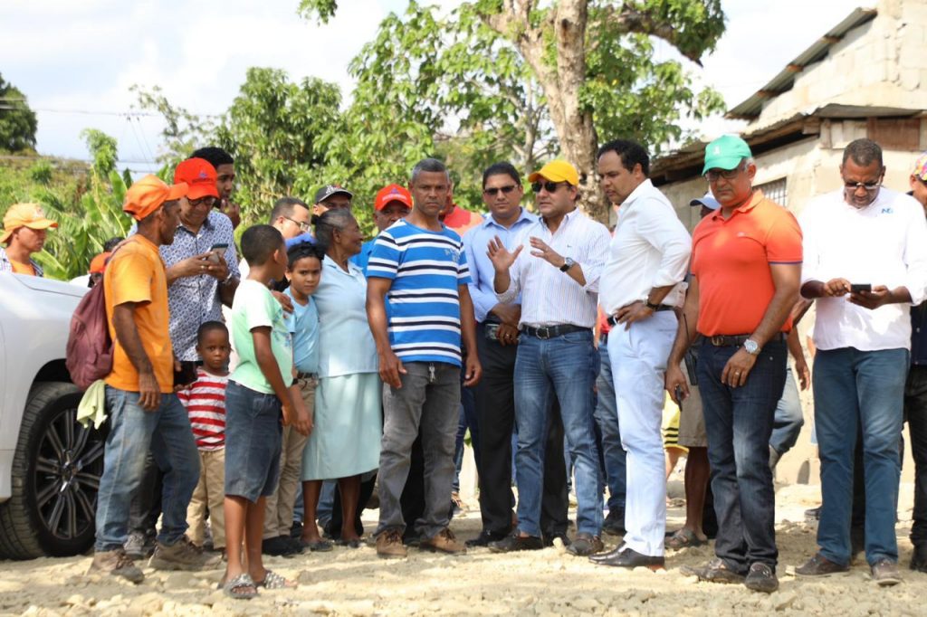 Alcalde Abel Martínez entrega solución pluvial en comunidad del Ingenio 2