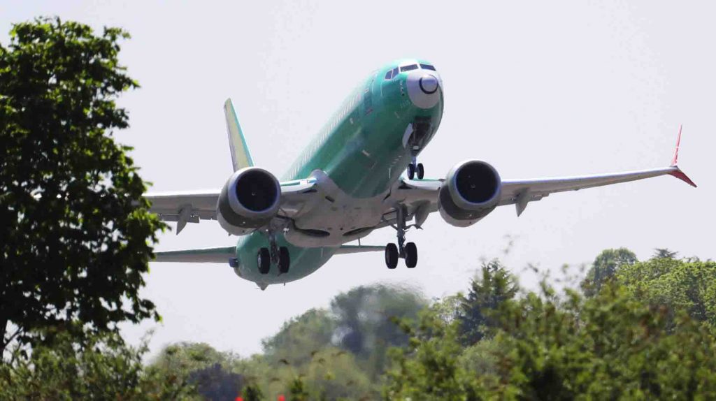 Boeing cuestiona la credibilidad del regulador aéreo