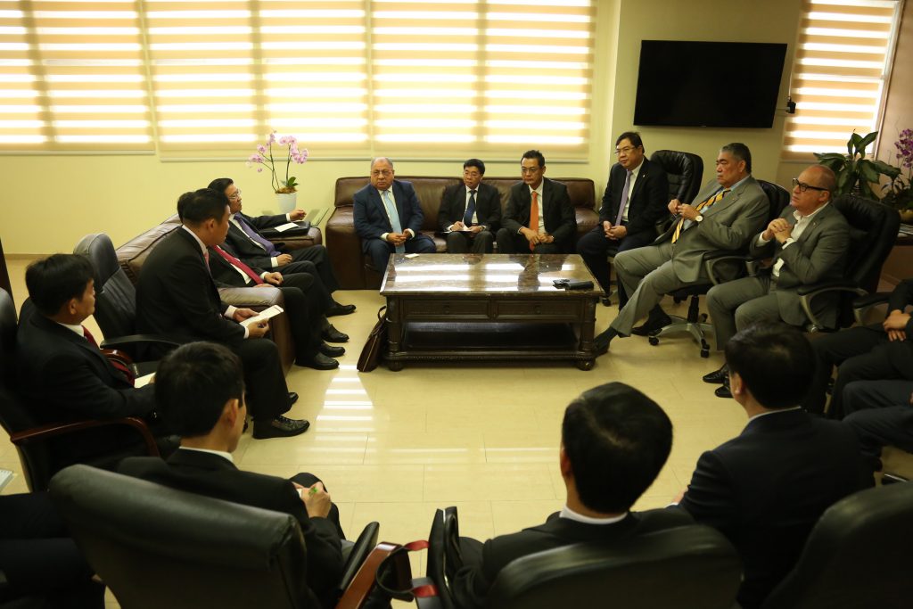 Ministro José Ramón Fadul recibe visita de cortesía de Comisión Vietnamita