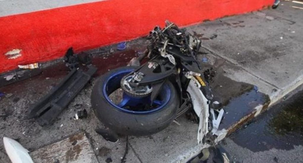 Motorista muere al chocar con tarima en San Luís