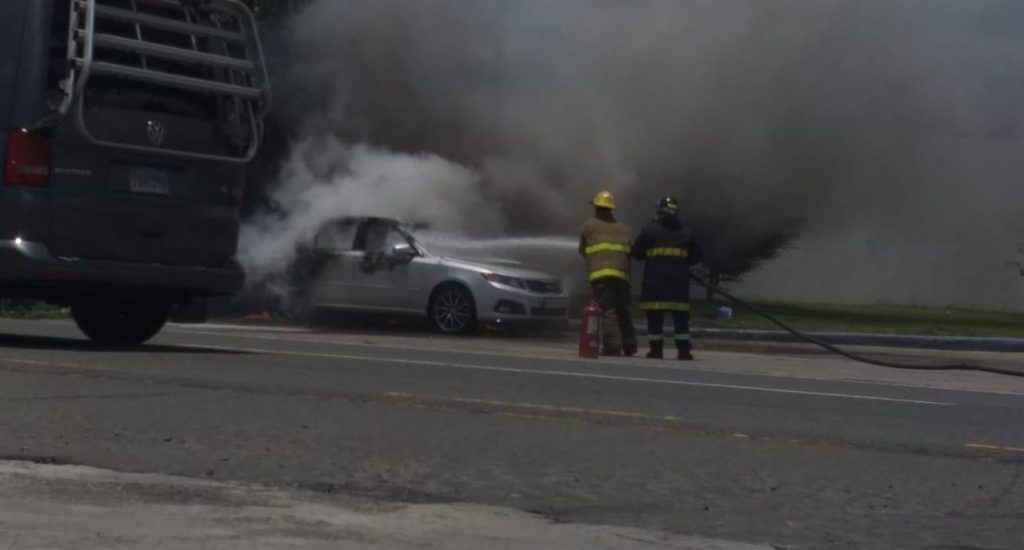 Se incendia vehículo en estación de gas de Bonao