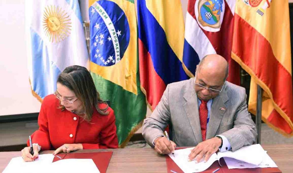TC firma dos acuerdos de colaboración