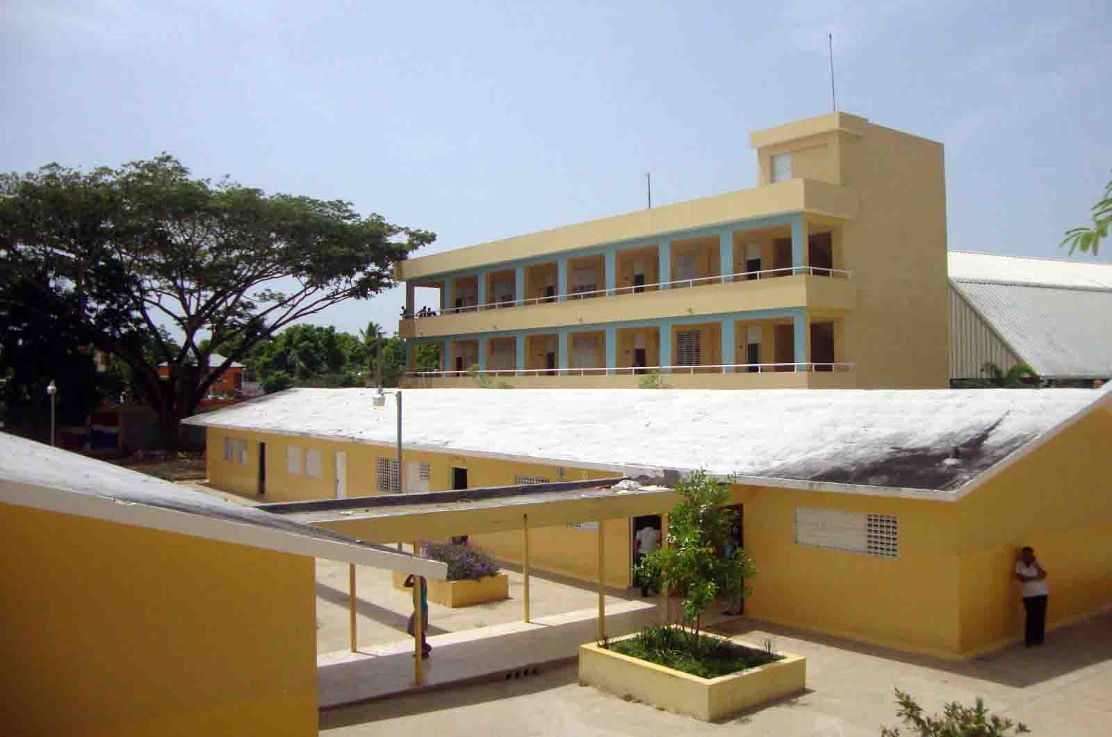 Estudiantes Obligan A Una Compañera A Practicarle Sexo Oral En Escuela De  Puerto Plata - El Jacaguero