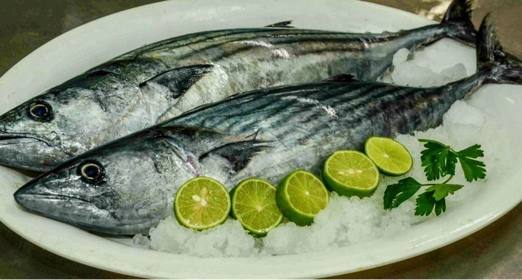 Las partes más nutritivas del pescado van a la basura