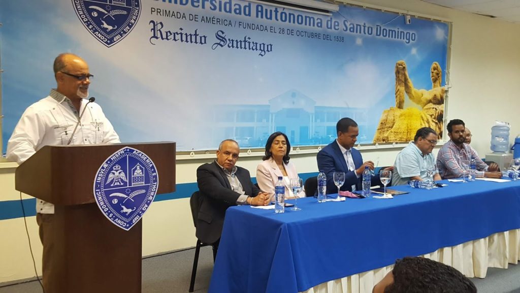 Senador Valentín escucha Uasdianos de Santiago