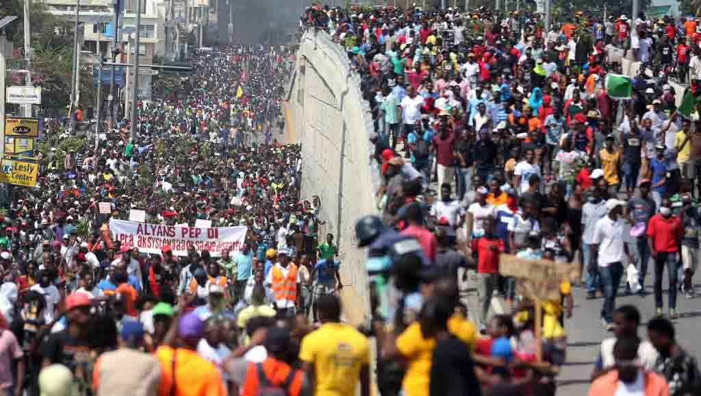 haitianos se manifiestan en calles de Haití