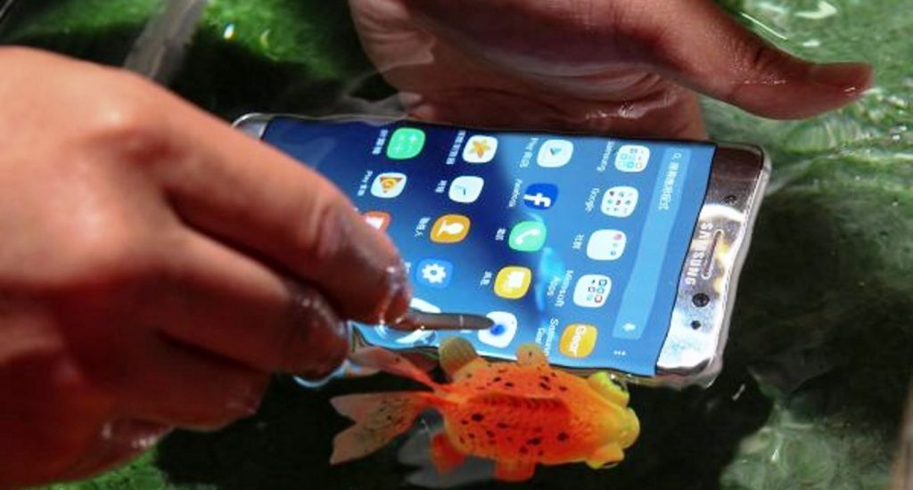 Demandan a Samsung en Australia por engañar sobre impermeabilidad del Galaxy