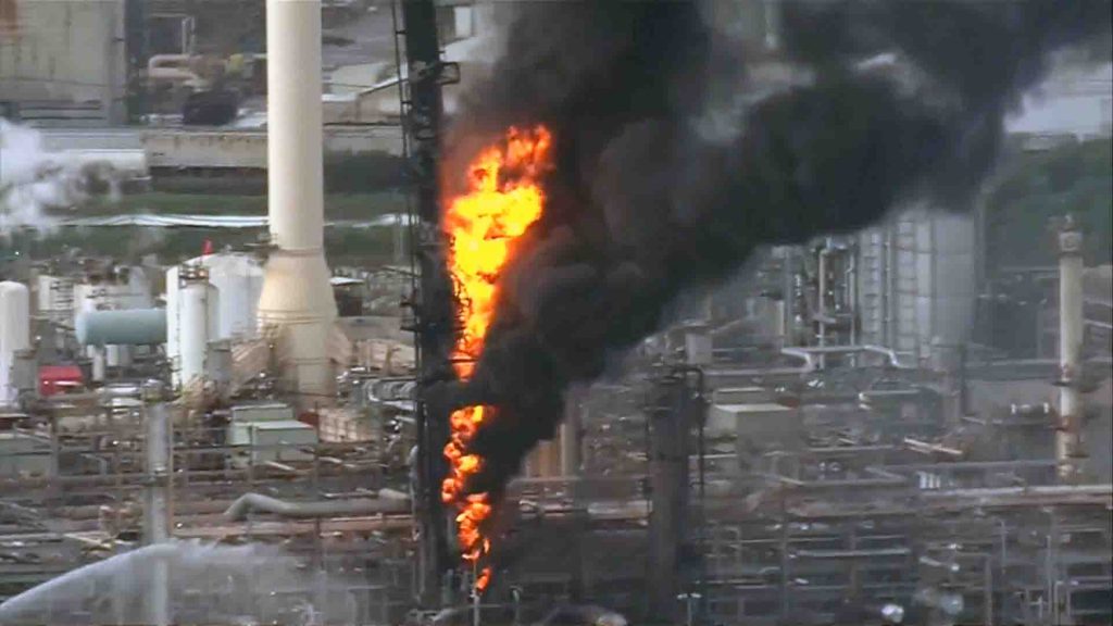 incendio planta Exxon Mobil en Baytown Texas