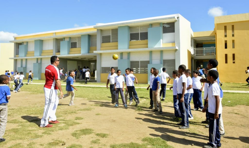 Aumenta 52 estudiantes inscritos en nuevo ciclo escolar en centros de Ciudad Juan Bosch