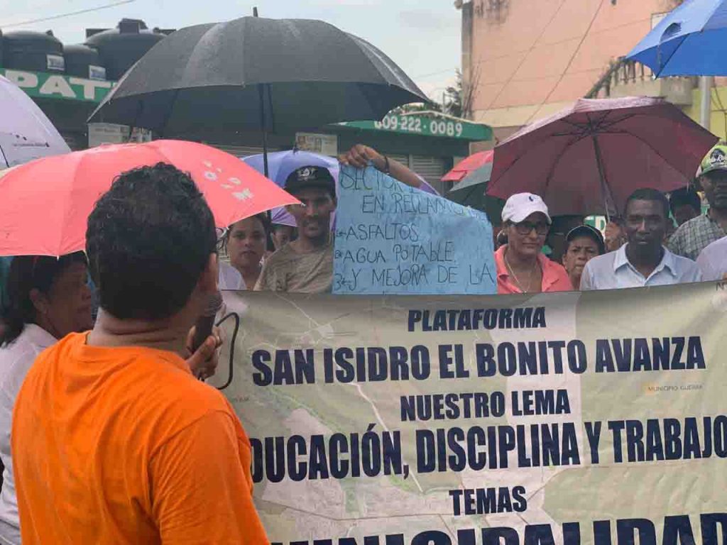 Marchan en San Isidro en reclamode agua