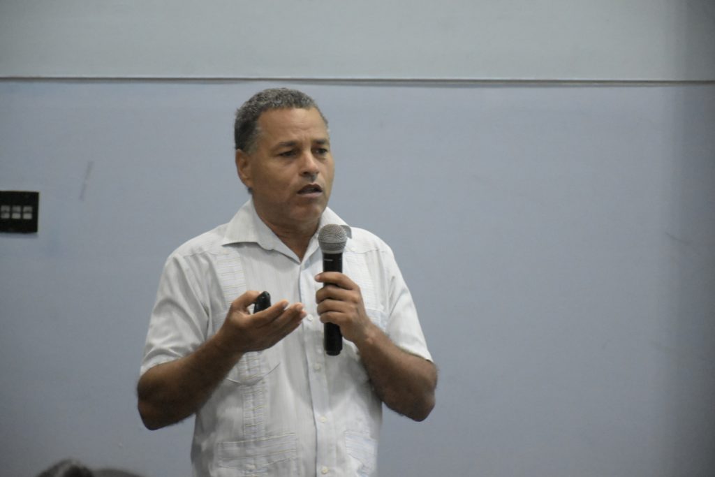 El director del Centro Nacional de Sismología de la academia geólogo Ramón Delanoy.