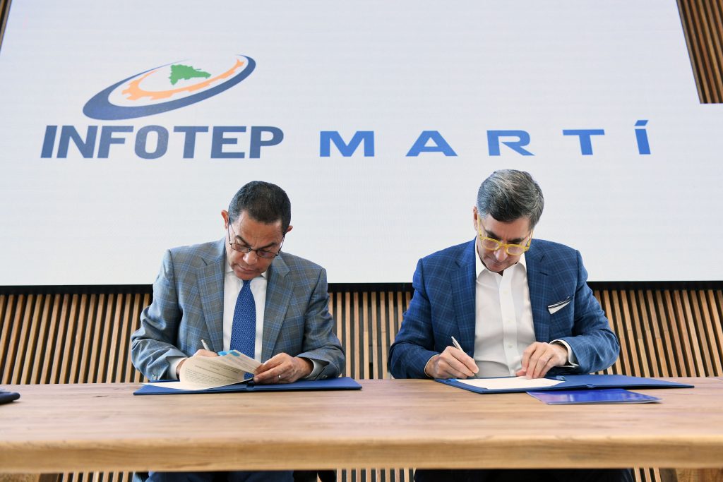 La firma de acuerdo de acuerdo entre el INFOTEP y MARTÍ beneficiará a más de mil 200 colaboradores del conglomerado de empresas
