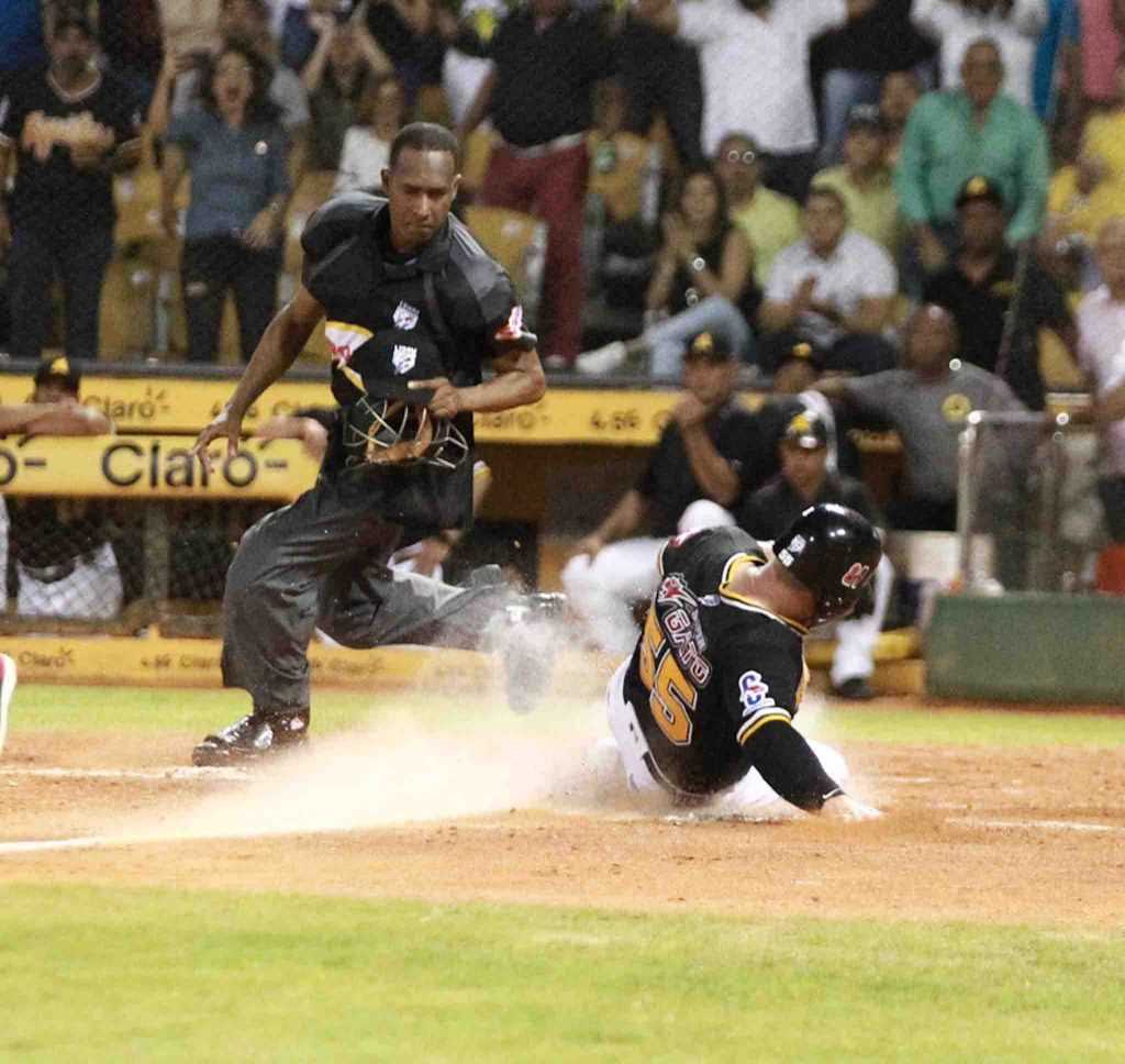 Leones derrotan a Águilas 4-3 en emocionante partido cerrado Aguilas pierden de Leones