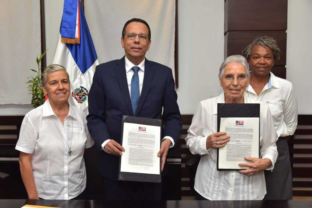 MINERD y Religiosas del Apostolado renuevan cogestión en colegios de RD MINERD e Instituto de Religiosas del Apostolado renuevan acuerdo scaled