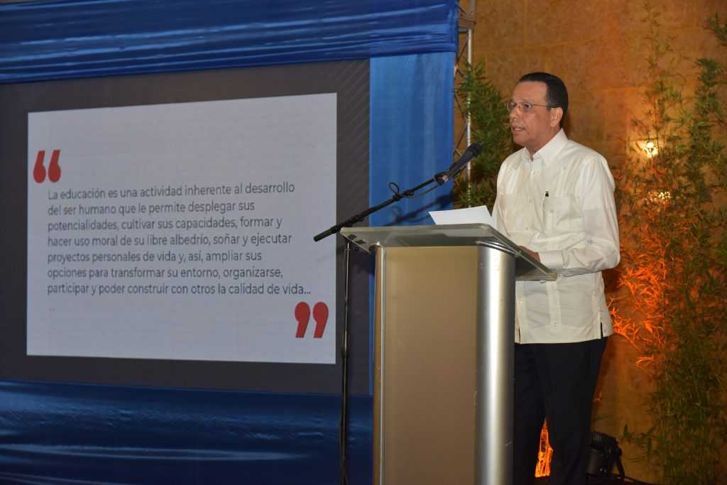 Antonio Peña Mirabal resalta educación clave contra pobreza y desigualdad Ministro Antonio Peña Mirabal