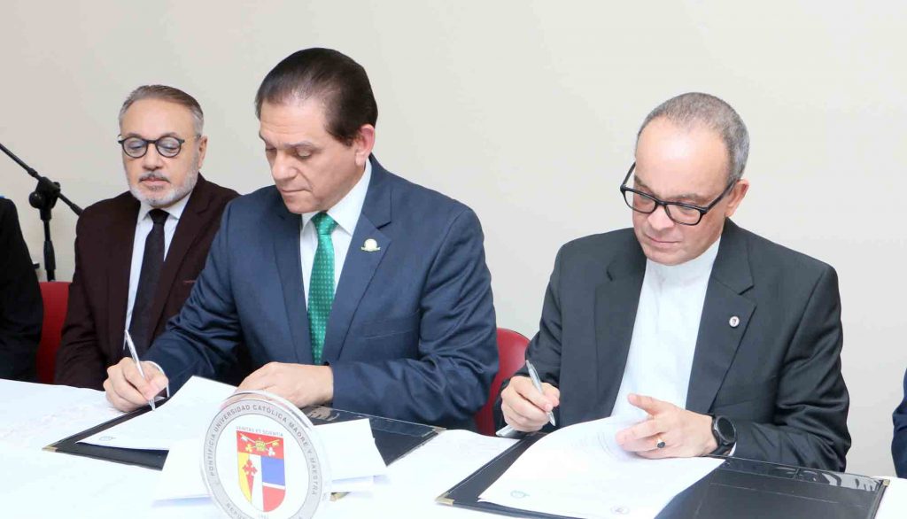 Clinica Unión Médica y la PUCMM
