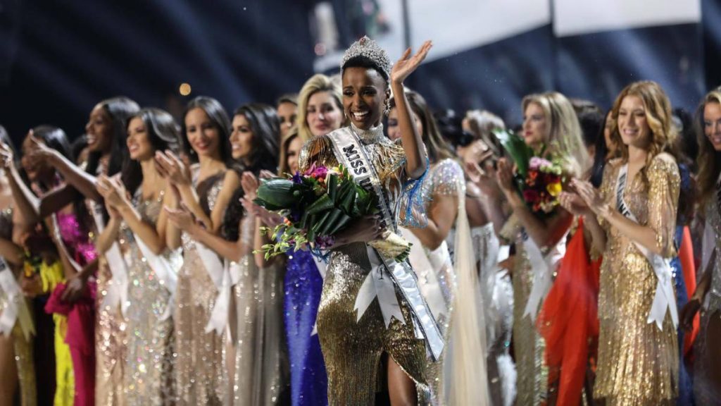 Zozibini Tunzi de Sudáfrica es la nueva Miss Universo 2019 1