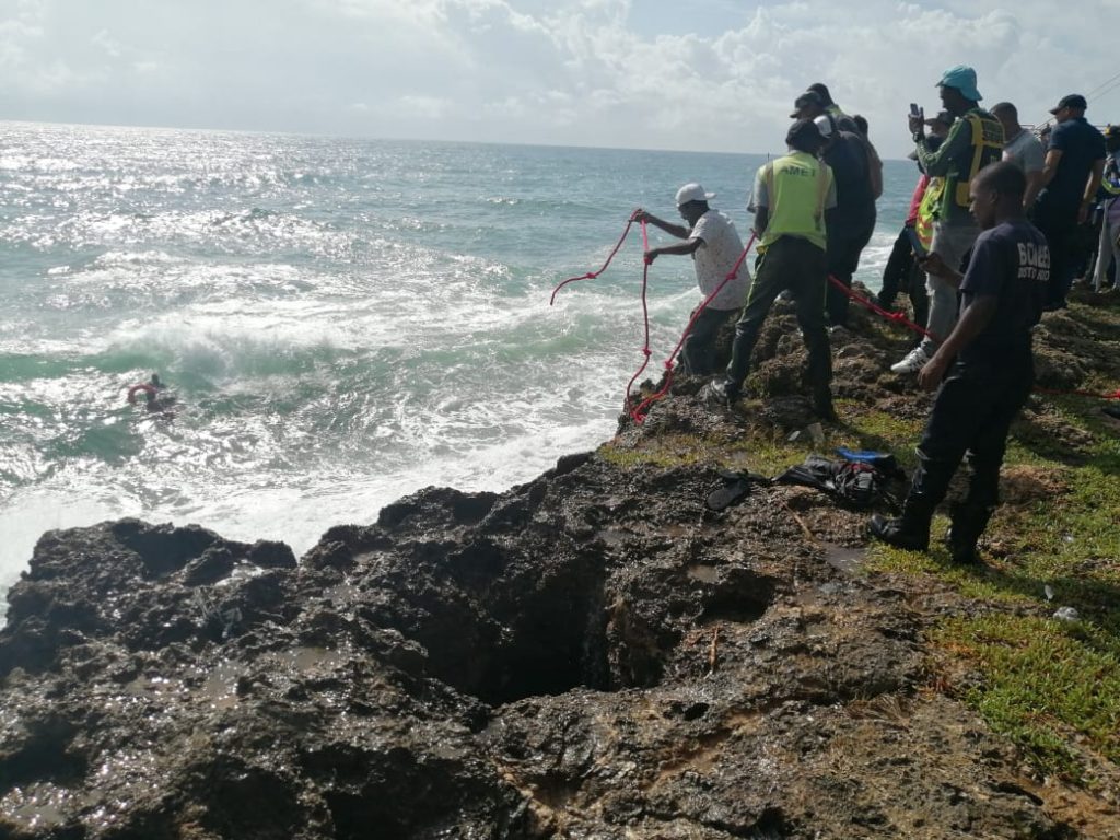 mar Caribe rescatan joven