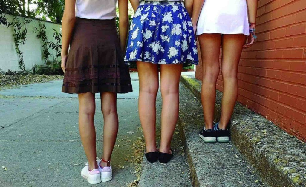 Holanda reconoce piropos y silbidos ofensivos como libertad de expresión mujeres faldas cortas