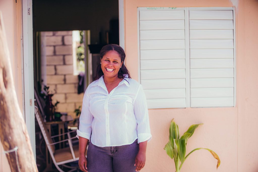 Familias de bajos ingresos tendrán acceso a microfinanzas para viviendas Hábitat Familia