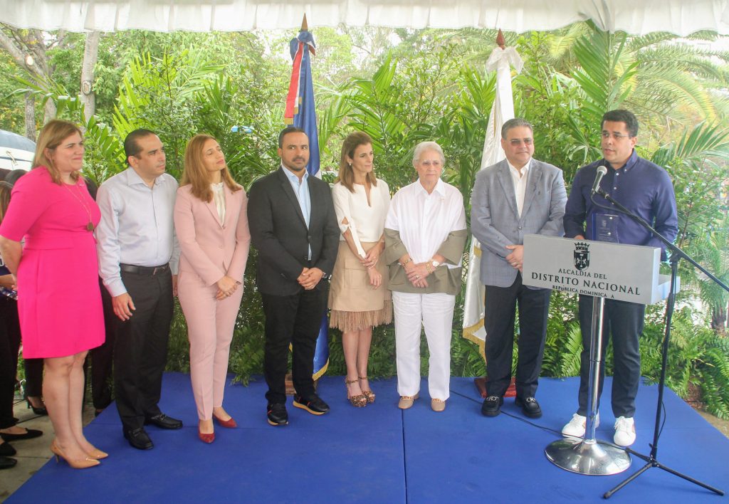Collado entrega reconocimiento a pintores y empresas