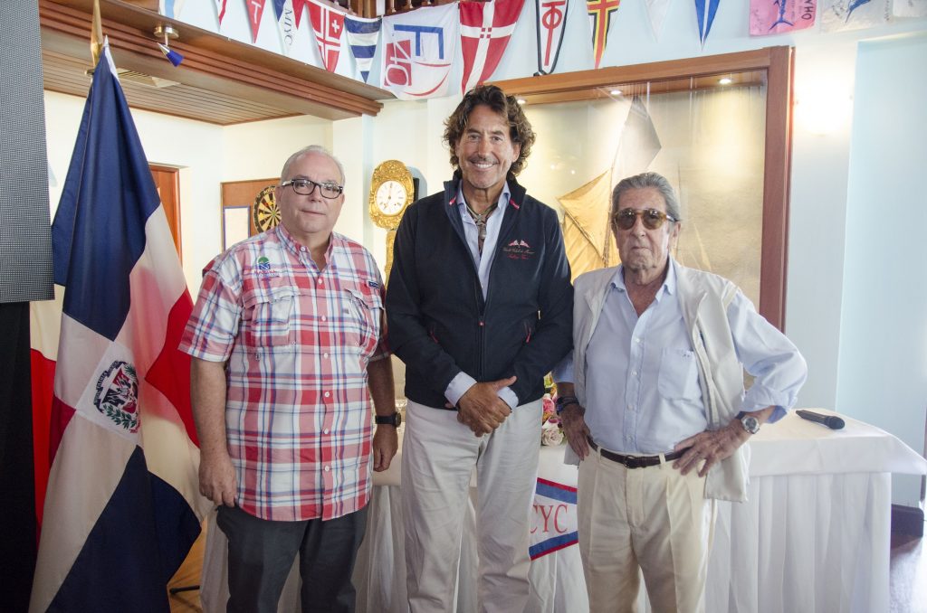 La Marina de Casa de Campo recibe a Álvaro de Marichalar en su travesía por el mundo en moto acuática José Gonzalvo Álvaro de Marichalar y Piero Giacosa