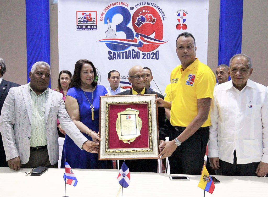 Lavegar triunfa en inicio XXXIX Copa Independencia de Boxeo