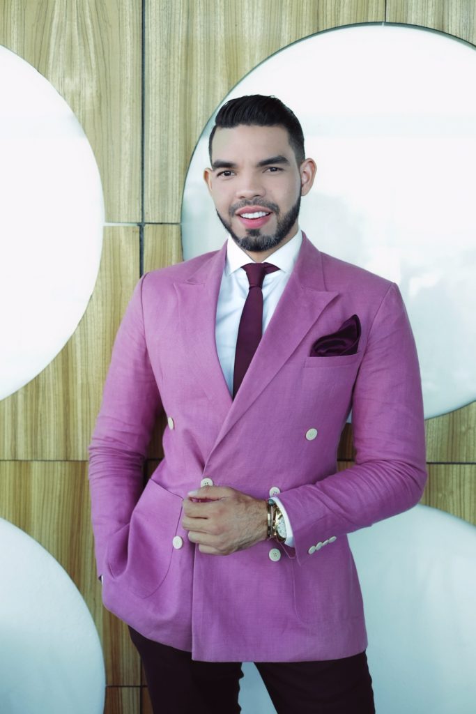 Miguel Estévez se destaca en radio y televisión Miguel Estévez