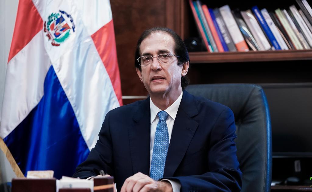 Ministro Gustavo Montalvo es designado para presidir la Cumbre Mundial sobre la Sociedad de la Información Ministro Gustavo Montalvo