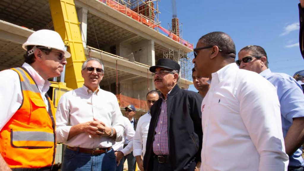 Presidente constata construcción Circunvalación SD Hospital Boca Chica