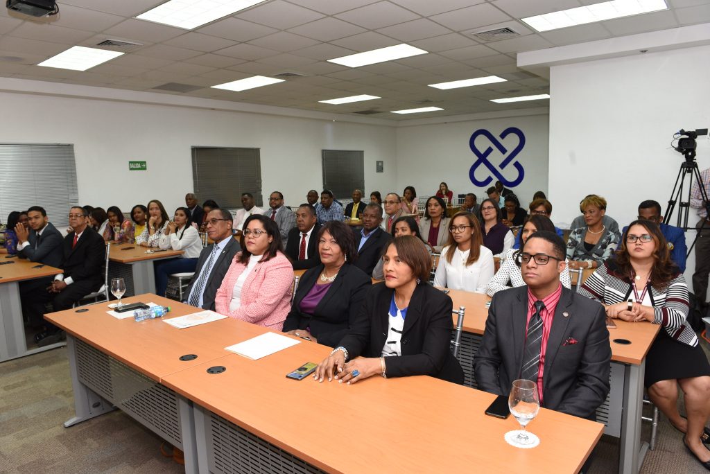 TC clausura diplomado Constitución