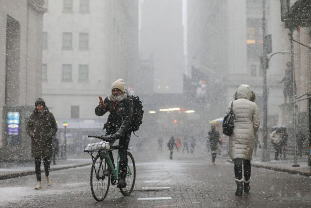 nieve lluvia helada y fuertes vientos en NYC