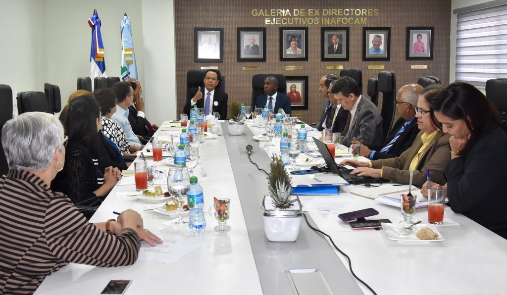 Ministro Peña Mirabal encabeza reunión ordinaria del INAFOCAM Ministro Peña Mirabal