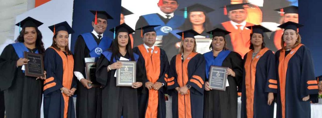 UAPA celebra su graduación 58