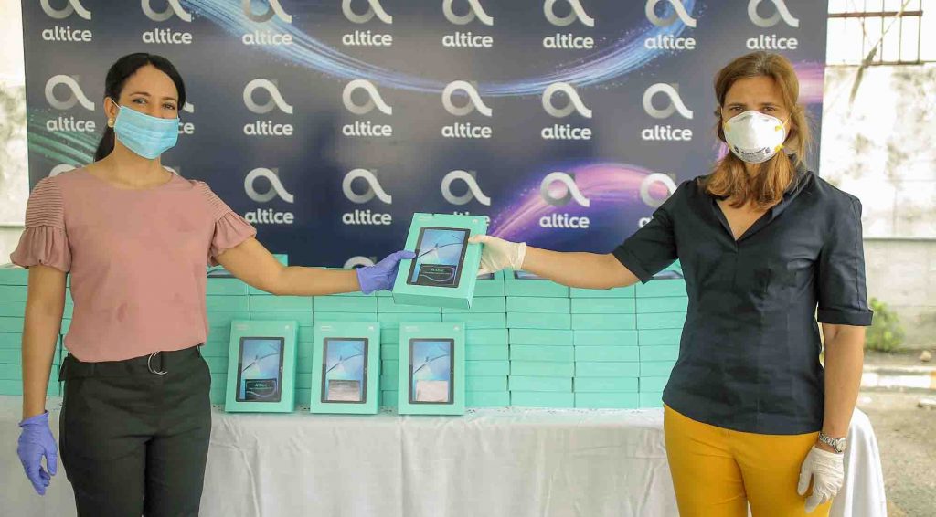 Altice dona 202 tabletas con internet para pacientes con COVID-19 Altice dona 202 tabletas con internet