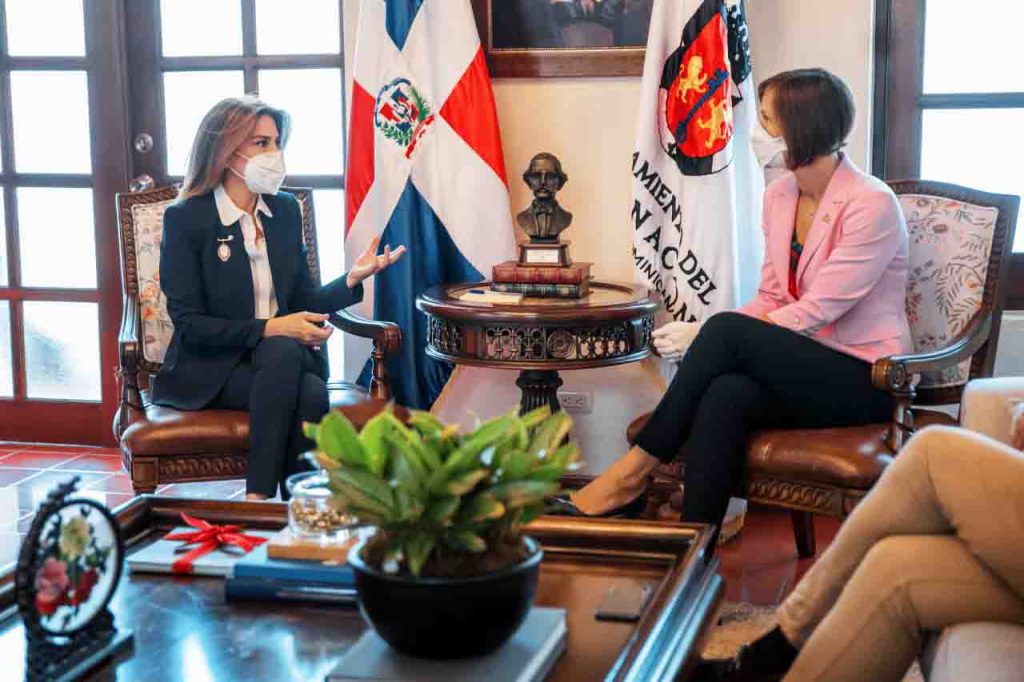 Alcaldesa DN y Embajadora de Canadá